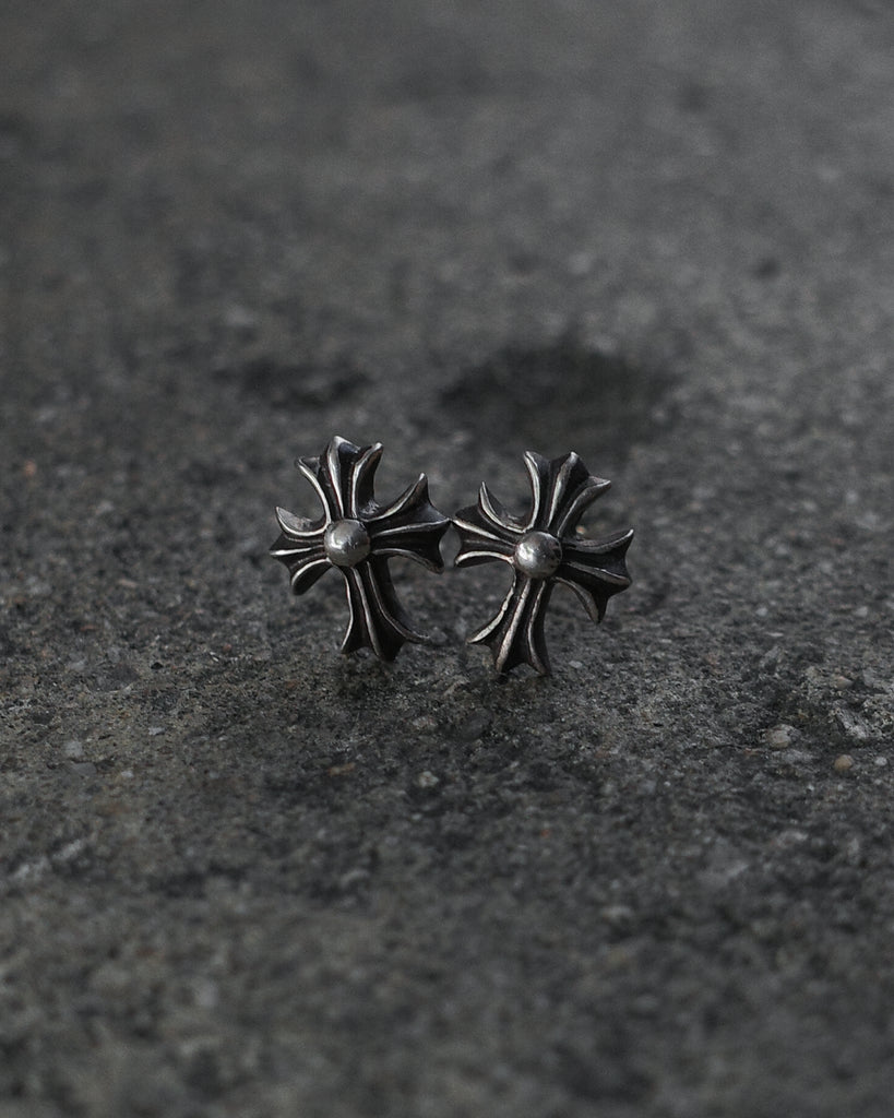 超人気新品 No.2 Cross Hearts Chrome Stud INC BLINDATE – Earrings アクセサリー