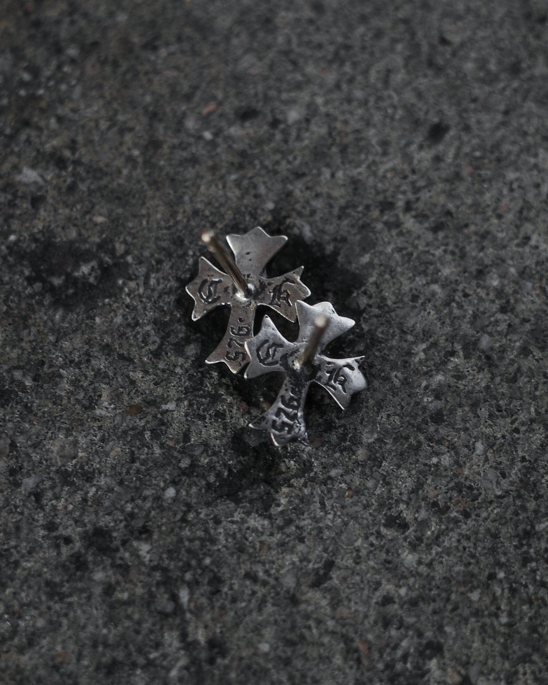 正規品 CHROME HEARTS No2 CH CROSS STUD R0048963_1790x.jpg?v=1738287295