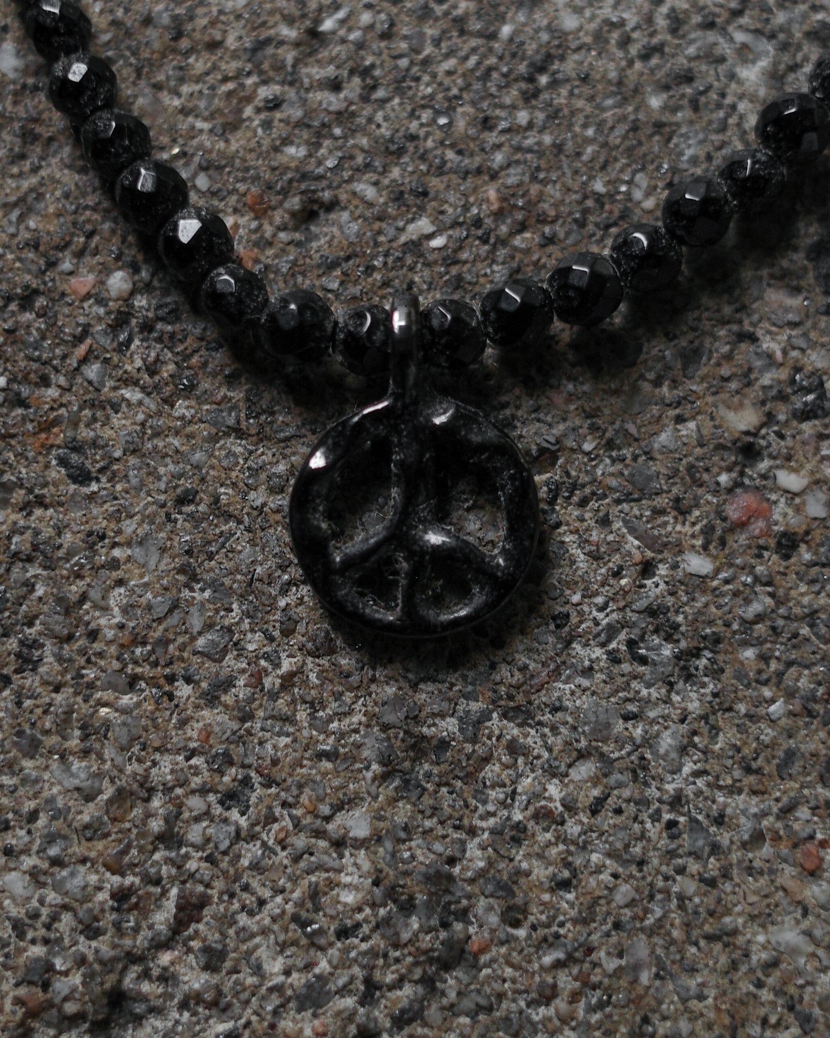 Lithium Homme Onyx Bead Peace Necklace
